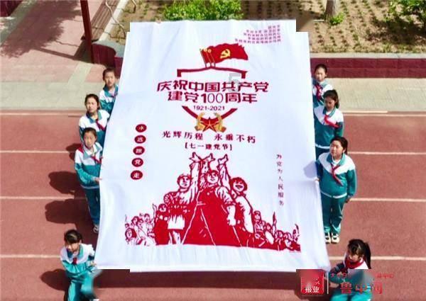 救援聪明的小女生